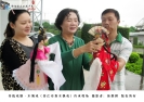 颜洒容在传授布袋戏表演艺术   摄影：徐维耕