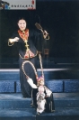 庄文铁表演《三打白骨精》中操作白骨精