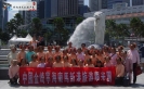 浔埔女穿着黄晨制作的衣服走出国门到新加坡交流联谊