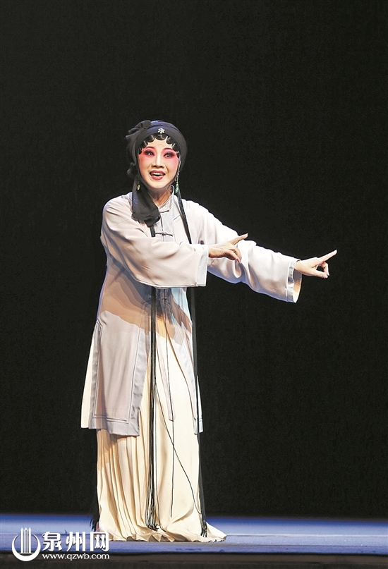 中外戏剧展演暨第六届中国木偶皮影中青年技艺传承展演开幕