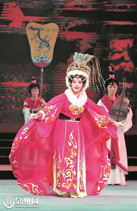中外戏剧展演暨第六届中国木偶皮影中青年技艺传承展演开幕