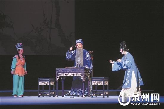 市民可以零距离感受提线木偶戏的魅力