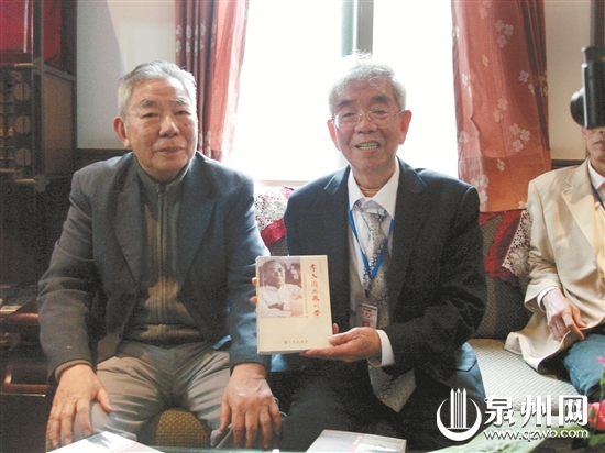 李亦园李少园这对“海峡兄弟”2012年相会于台北，同年，《李亦园与泉州学》出版。（黄帆/摄）