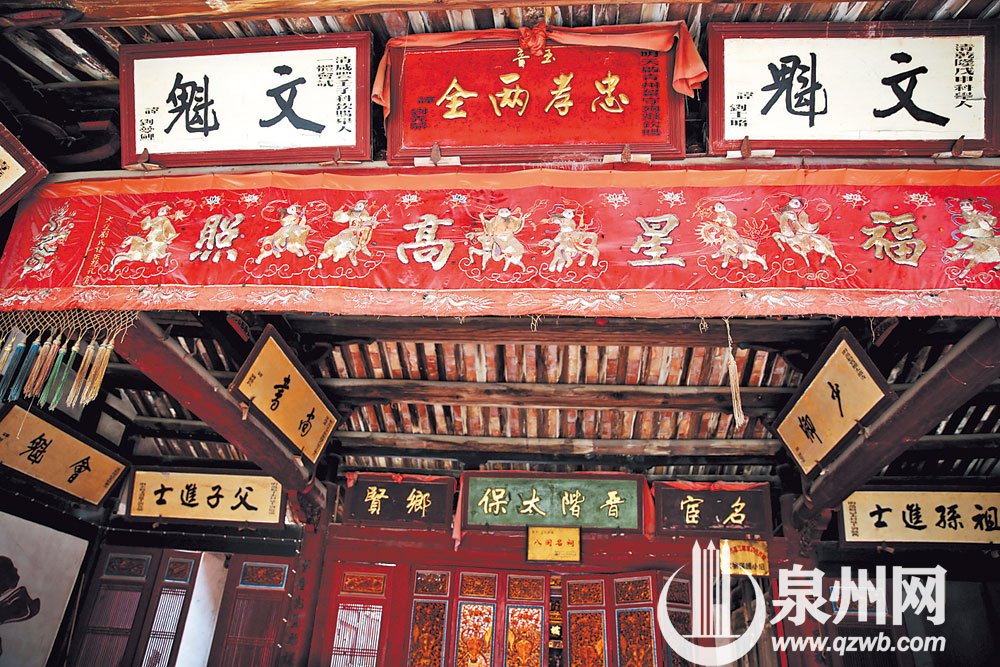 钦赐的“忠孝两全”匾额高悬于堂