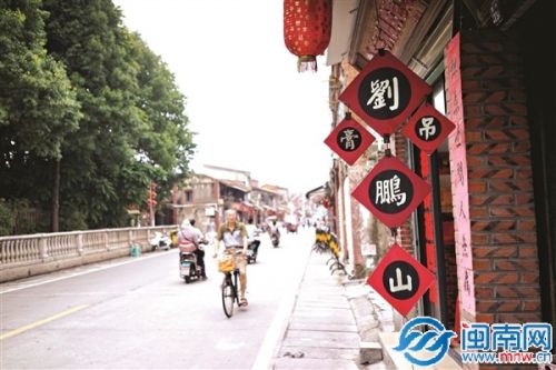 方片串成旌旗模样的店招