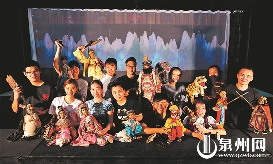 这些年轻的“90后”演员，将渐渐挑起今后的演出重任。