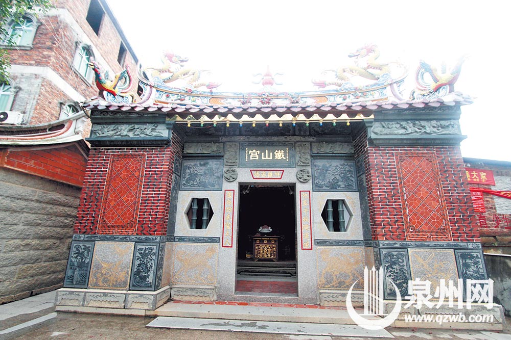 “运使宫”（又称铁山宫），祭祀的是陈三兄长陈伯贤及其夫人。（陈小阳 摄）