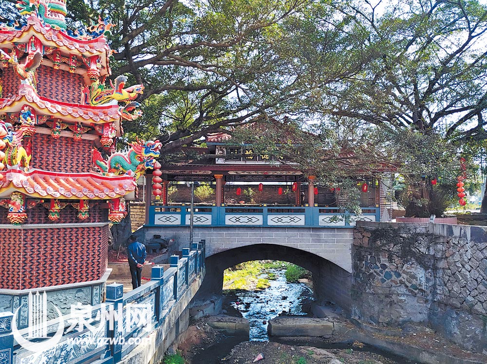“海青桥”又称“相公桥”，就在坑口宫旁。