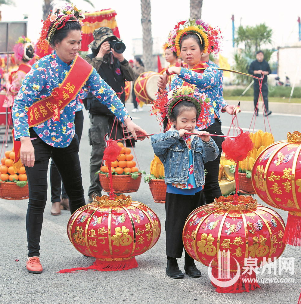 我也试着挑扁担