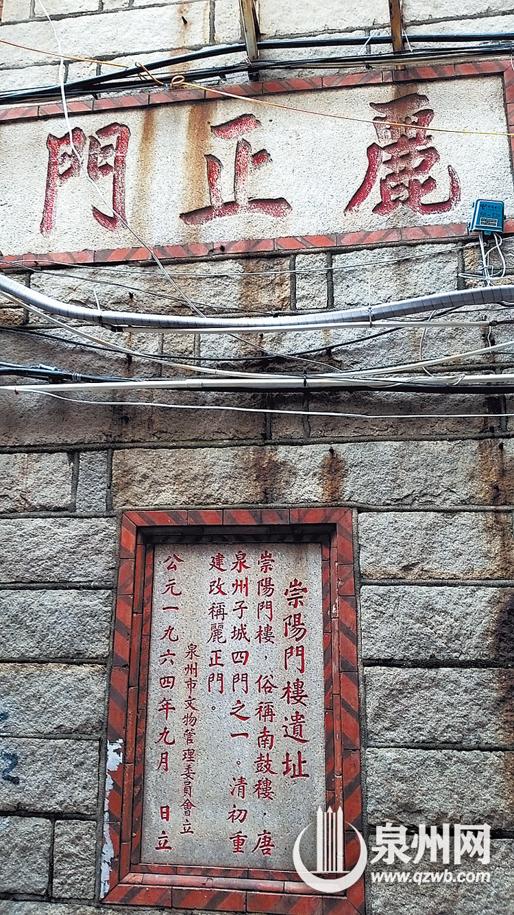 承天巷内尚有崇阳门楼遗址，刘子羽曾在该门楼内建王刺史祠。