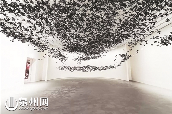 蔡国强个展墨尔本开幕万只瓷鸟飞出瞬间的山水