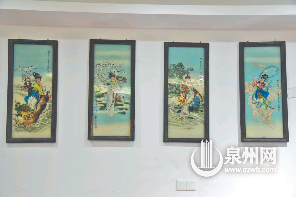玻璃镜画有家居装饰的功能，图为四条屏。